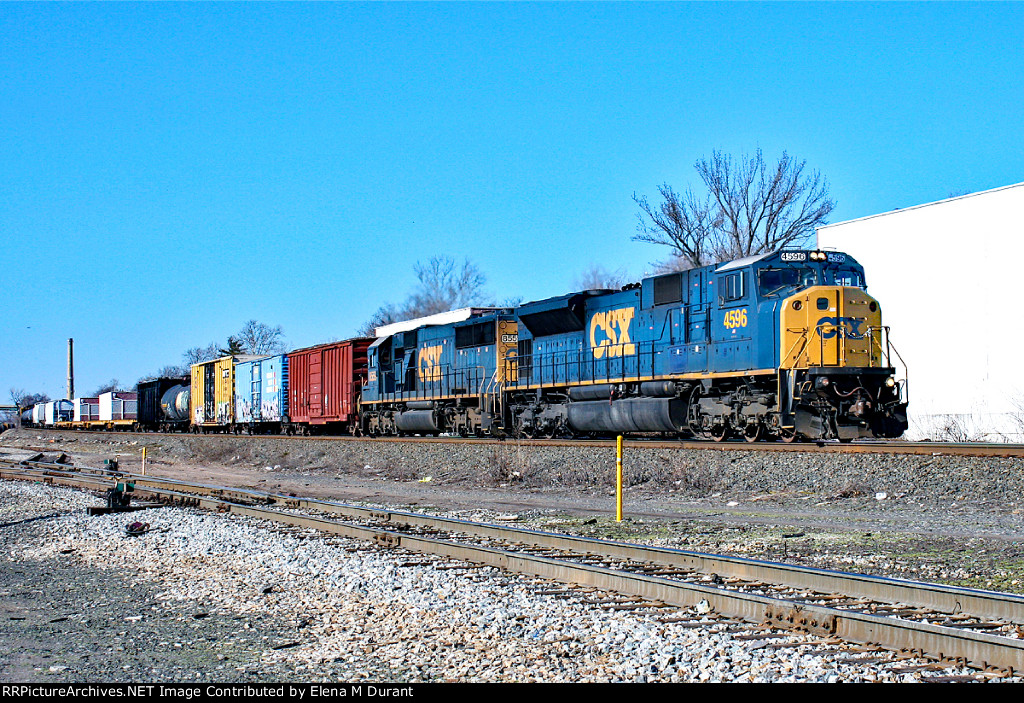 CSX 4596 on Q-409